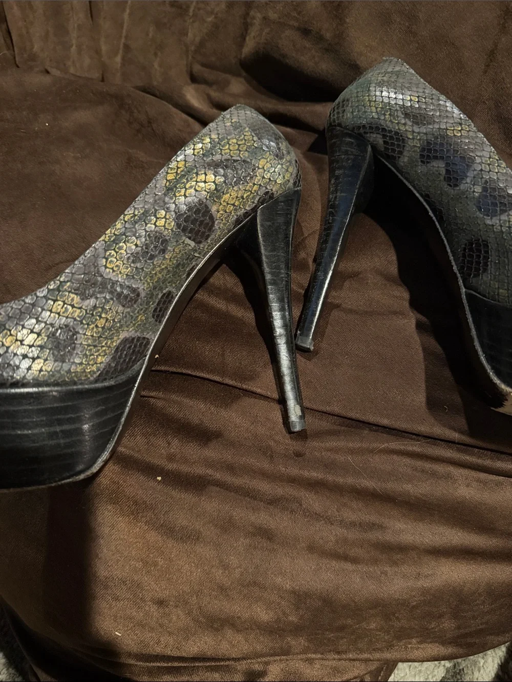 Stuart Weitzman Black and Gray Snake-Print Pumps